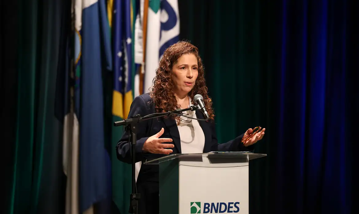 Ministra da Gestão defende valor das estatais como patrimônio nacional