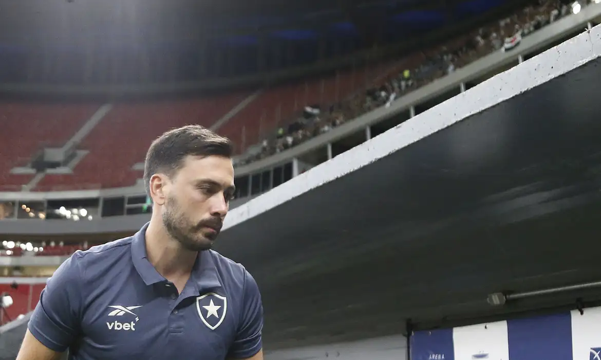 Botafogo comunica a saída do técnico Davide Ancelotti