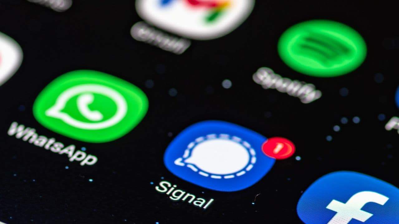 Desenvolvedores de aplicativos como Signal e WhatsApp podem ser vistos como 'atividades hostis', alerta órgão do Reino Unido