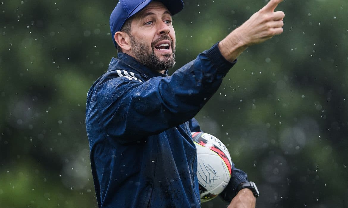 Internacional confirma a chegada do técnico uruguaio Paulo Pezzolano