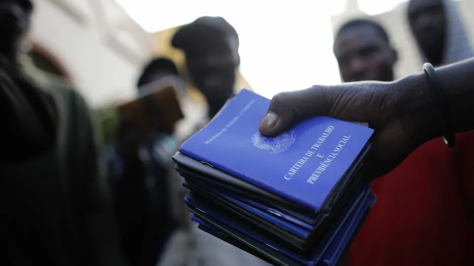 Estrangeiros já representam 4% das contratações formais no Brasil; quase metade é venezuelana