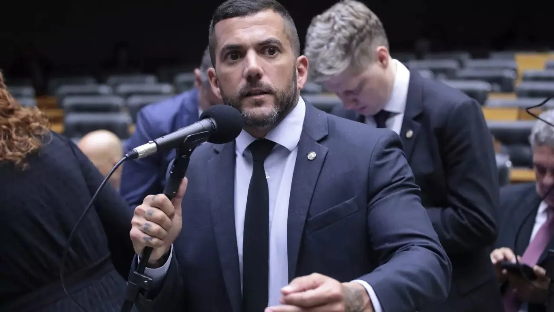 Carlos Jordy é alvo de operação da PF por desvios em cota parlamentar