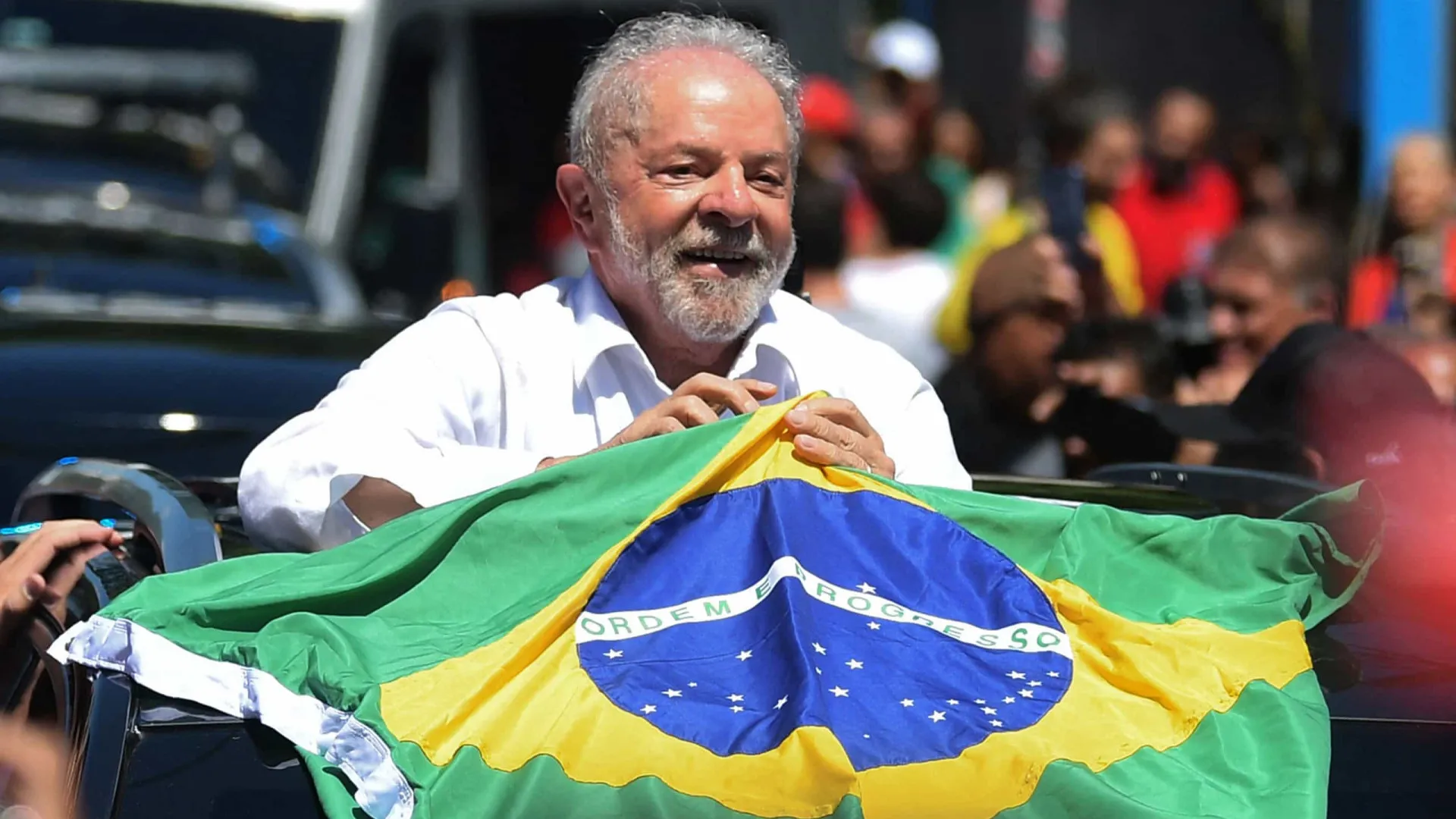 Lula lidera pesquisas para 2026, superando Tarcísio e Flávio Bolsonaro