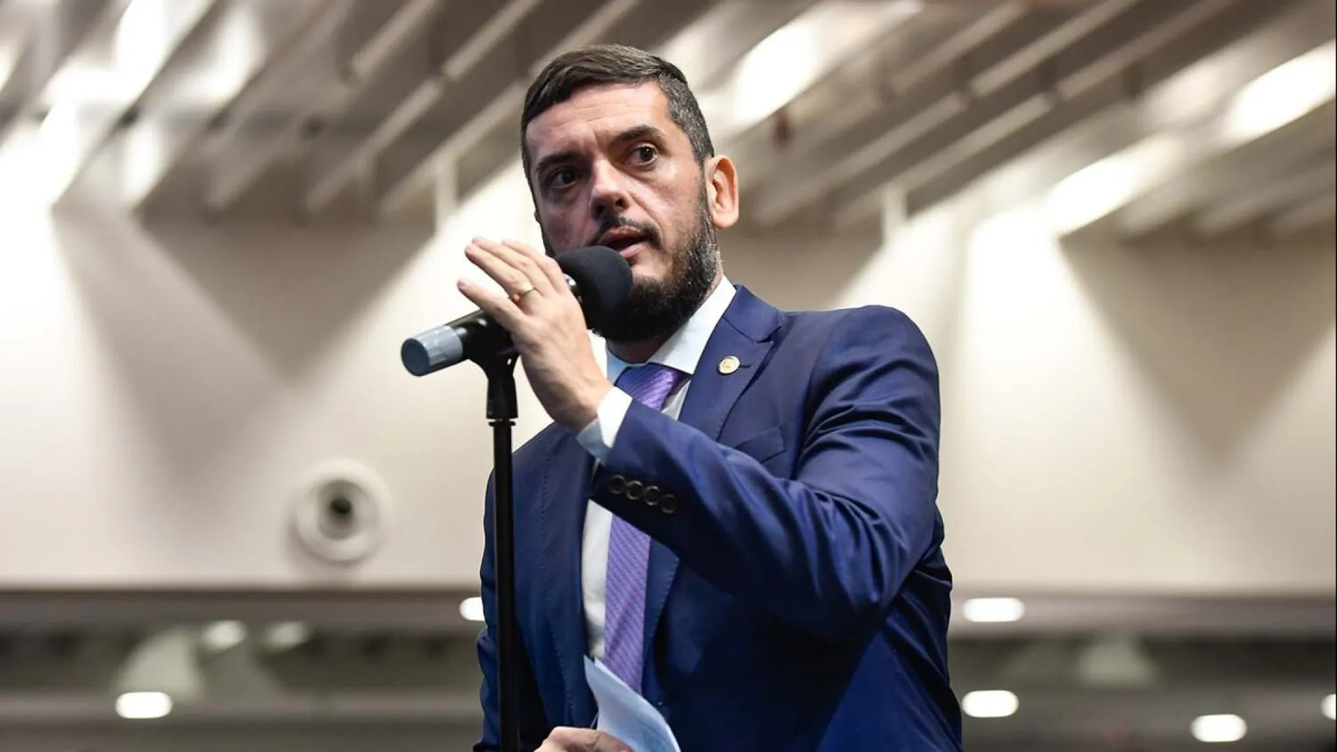 Ministro Moraes libera deputado Bacellar com restrições e o afasta da Alerj