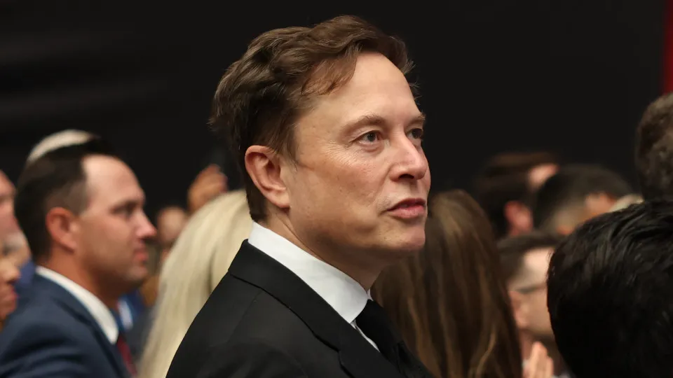 Aprovação de bônus pode levar Musk a se tornar o primeiro trilionário