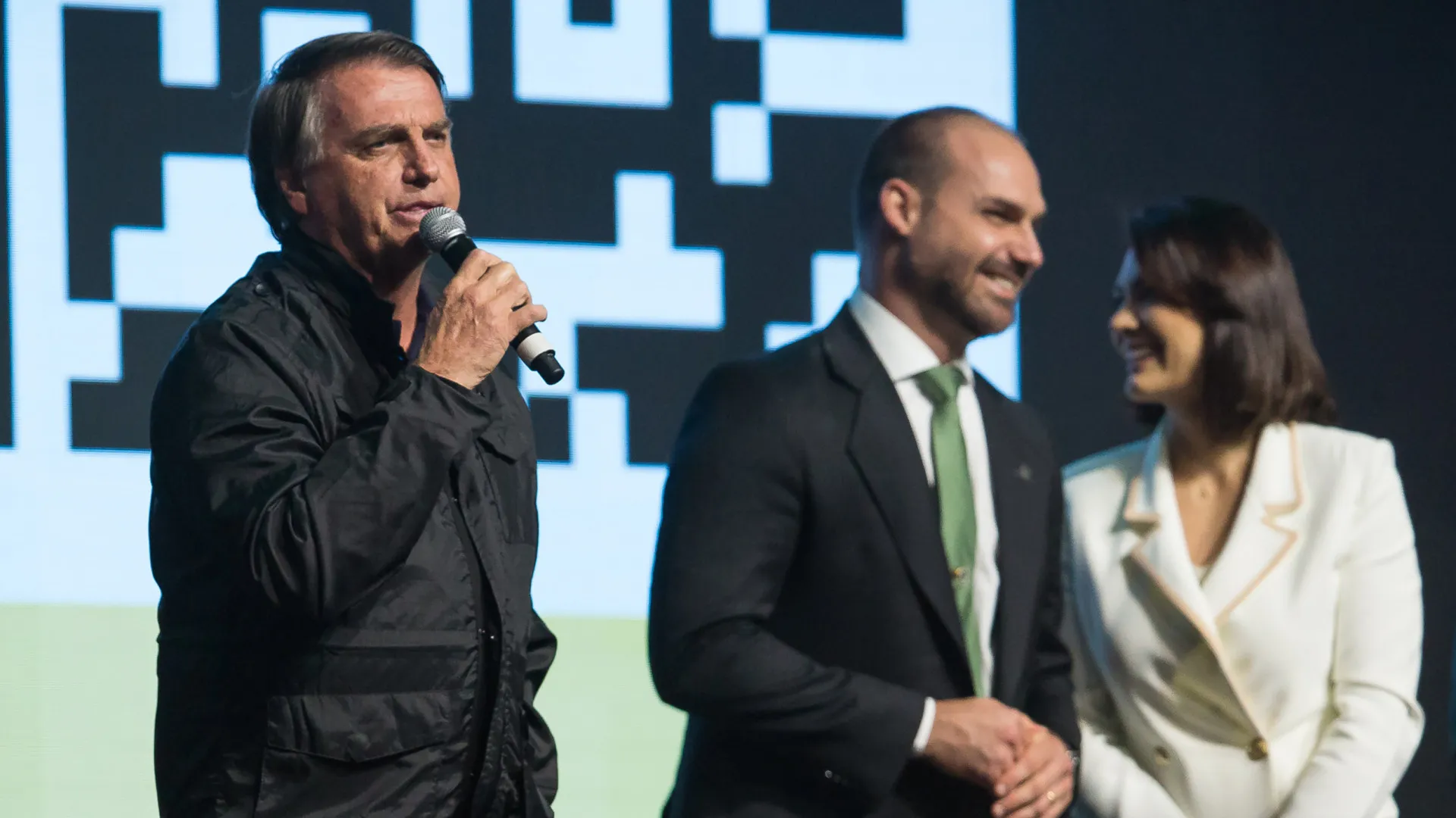 Filhos de Bolsonaro reagem a nova dissidência no bolsonarismo