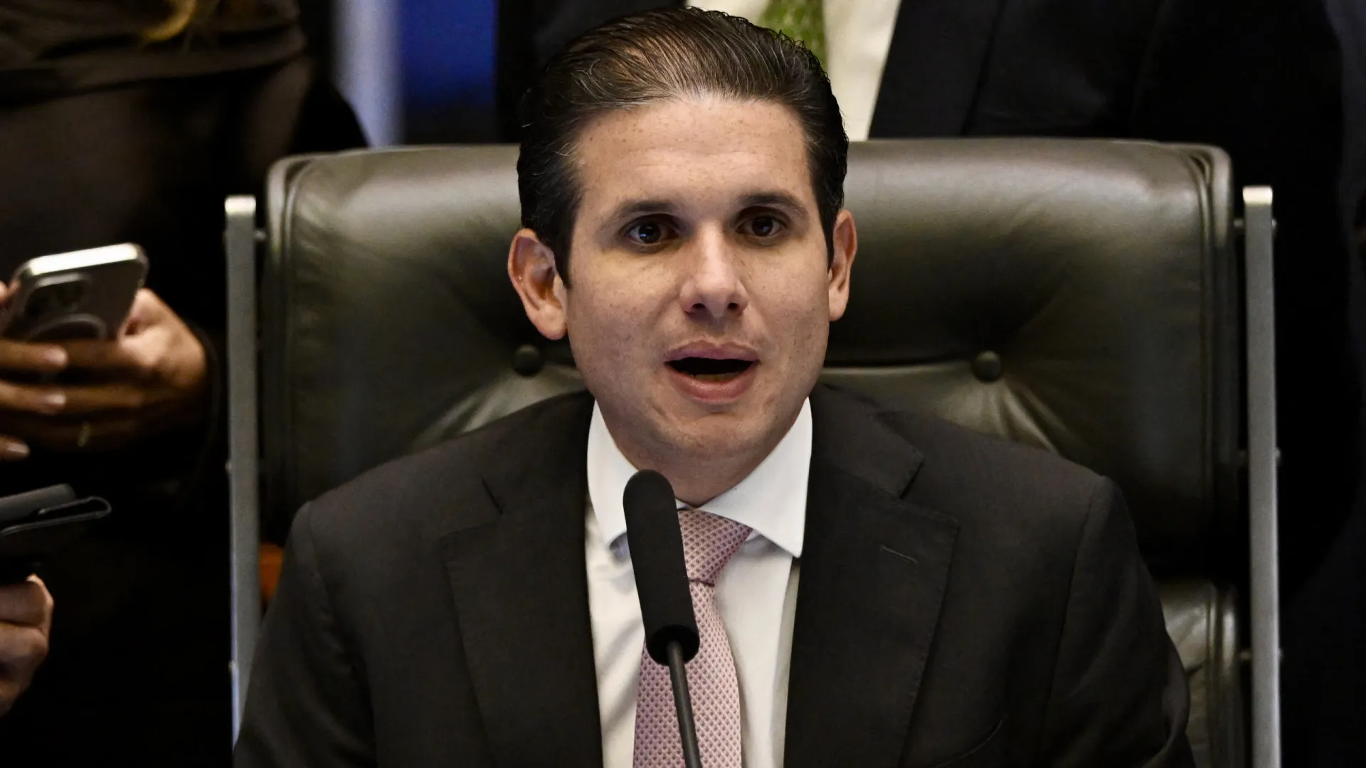 TCU solicita esclarecimentos de Hugo Motta sobre funcionárias fantasmas