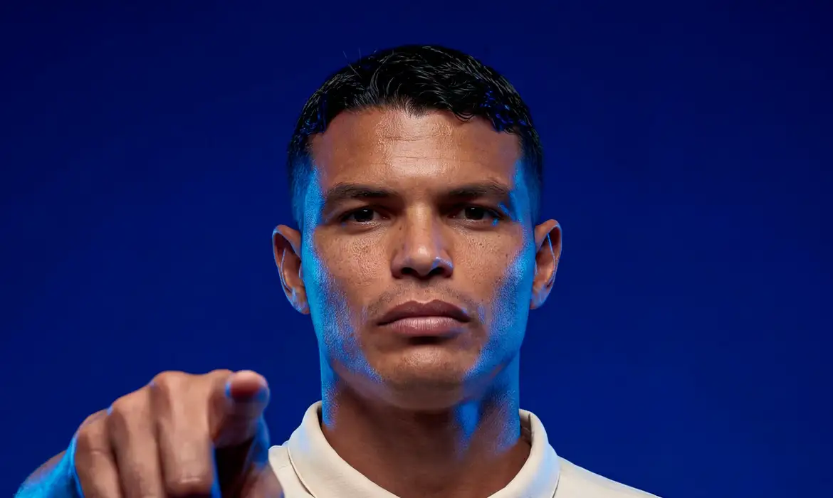 Porto confirma a contratação do zagueiro Thiago Silva