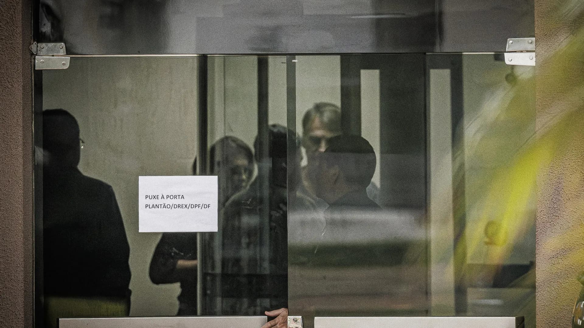 Defesa solicita que Bolsonaro permaneça em prisão domiciliar