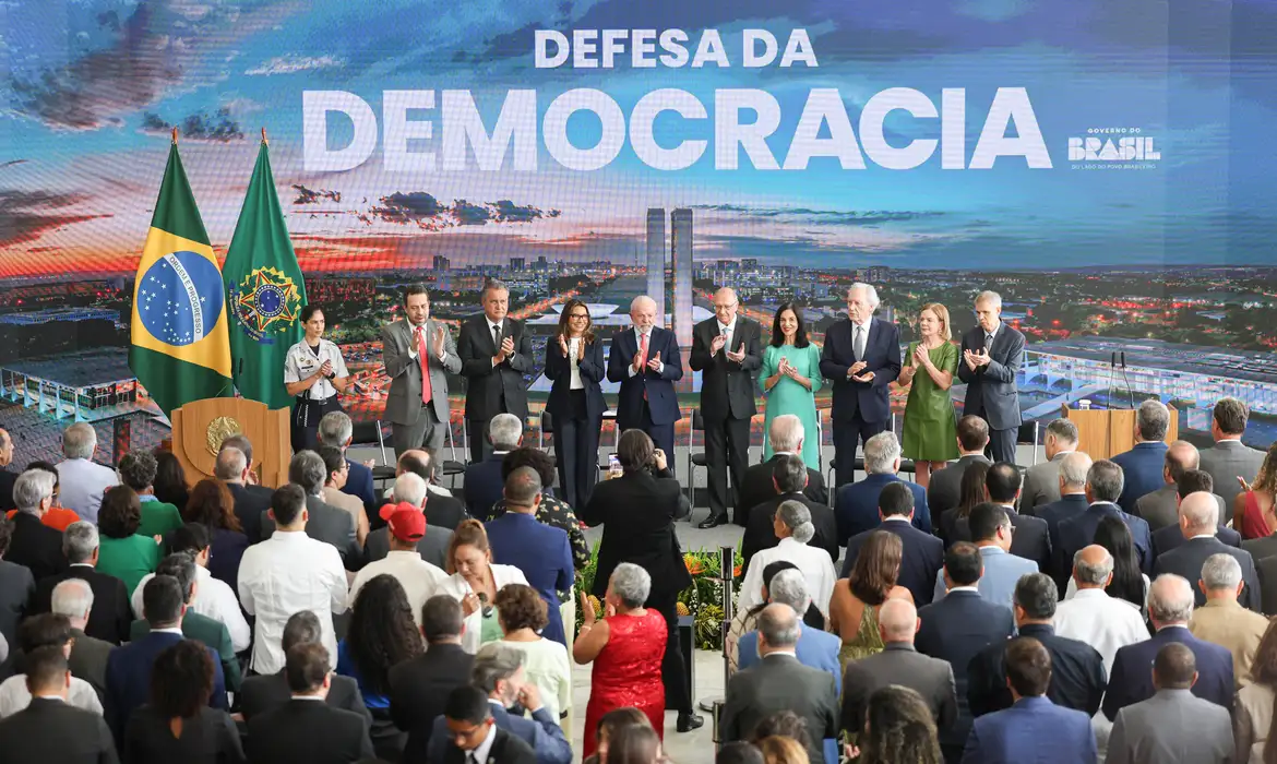 Lula Veta Projeto de Lei da Dosimetria em Ato no Palácio do Planalto