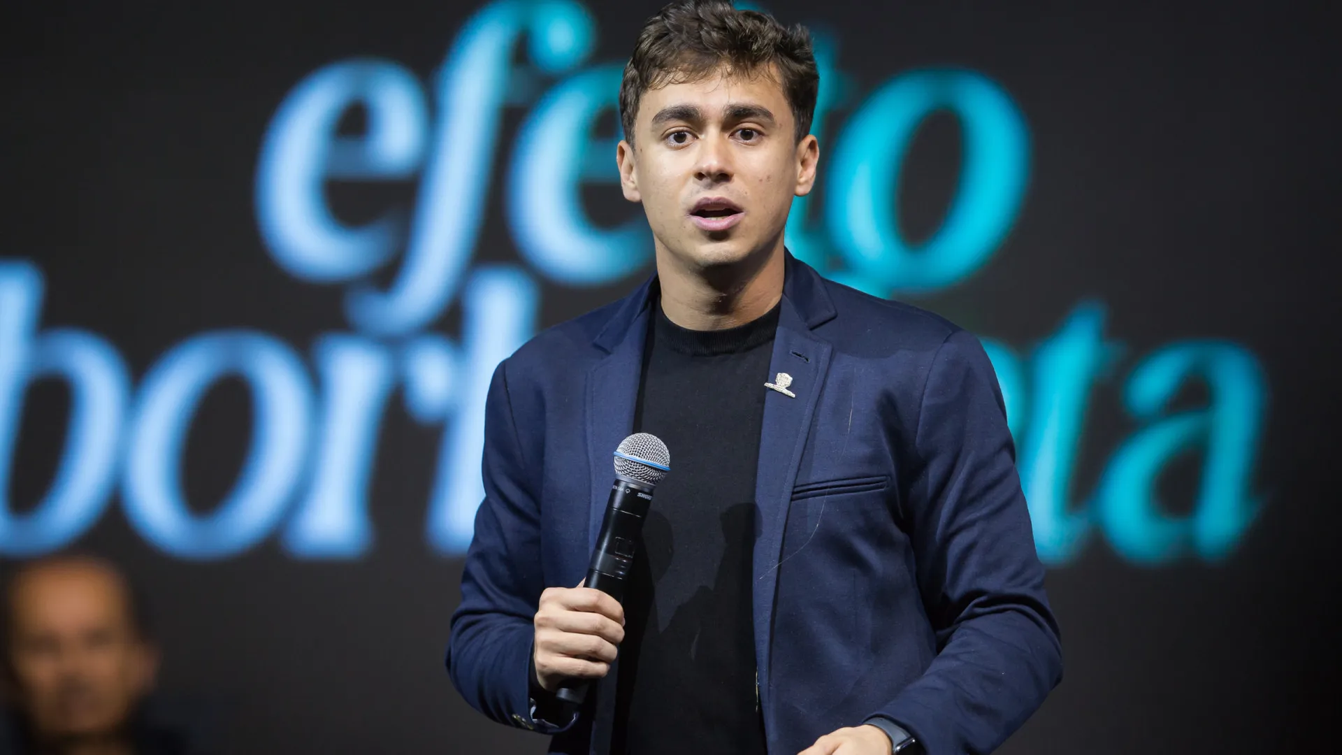 Nikolas Ferreira e o Raio: Atribuição a 'Vontade Divina' em Ato Político