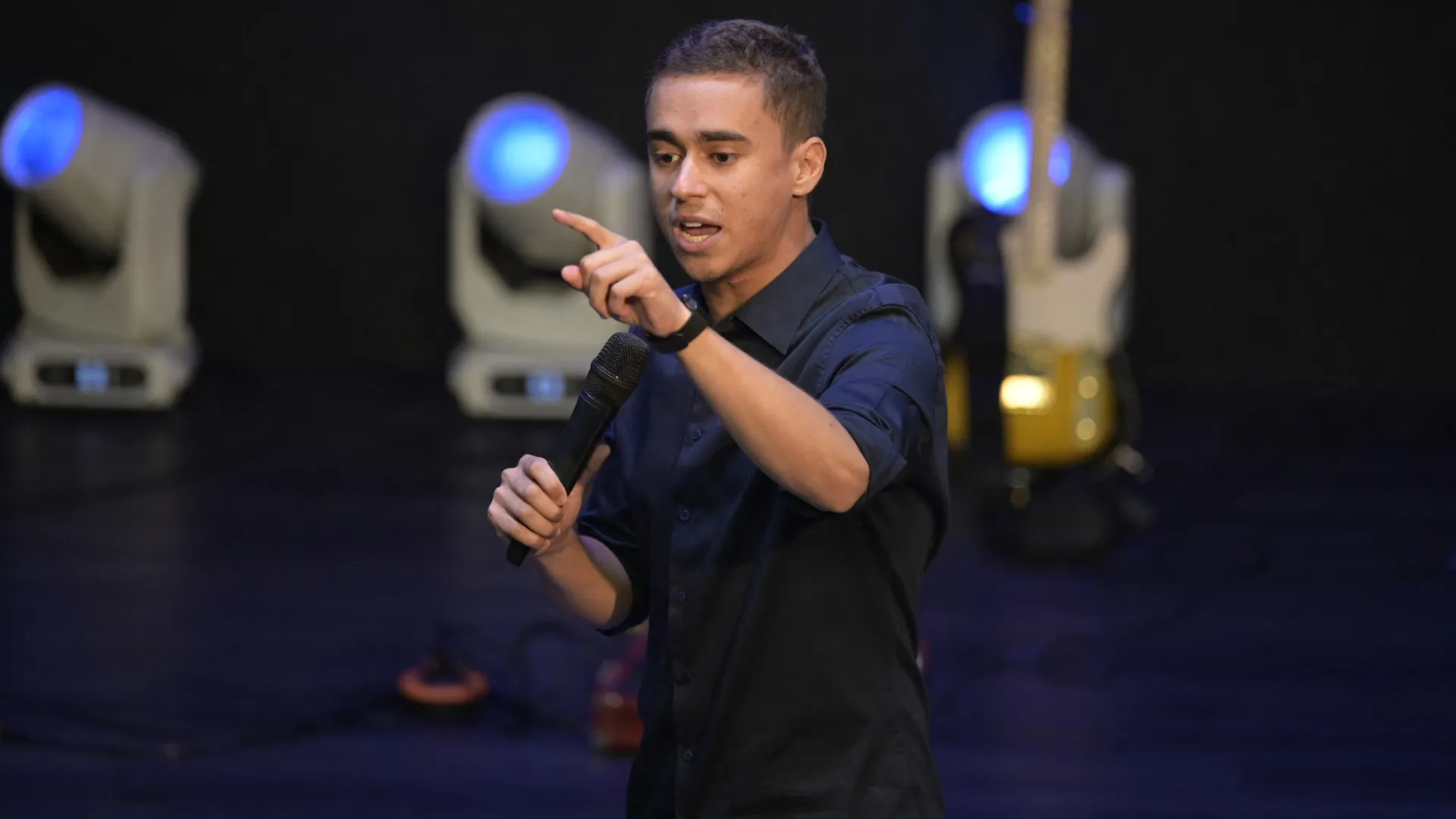 Nikolas Ferreira encerra protesto em Brasília e ignora vítimas de raio