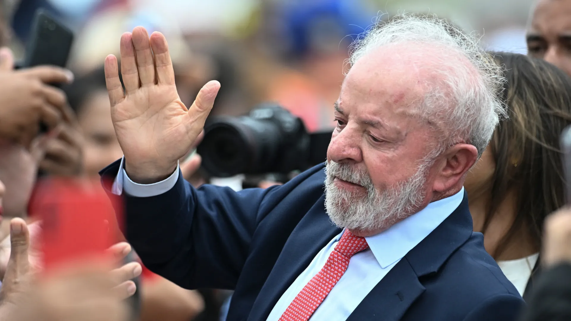 Lula Atua para Formar Alianças e Manter Votos em Estados Chave