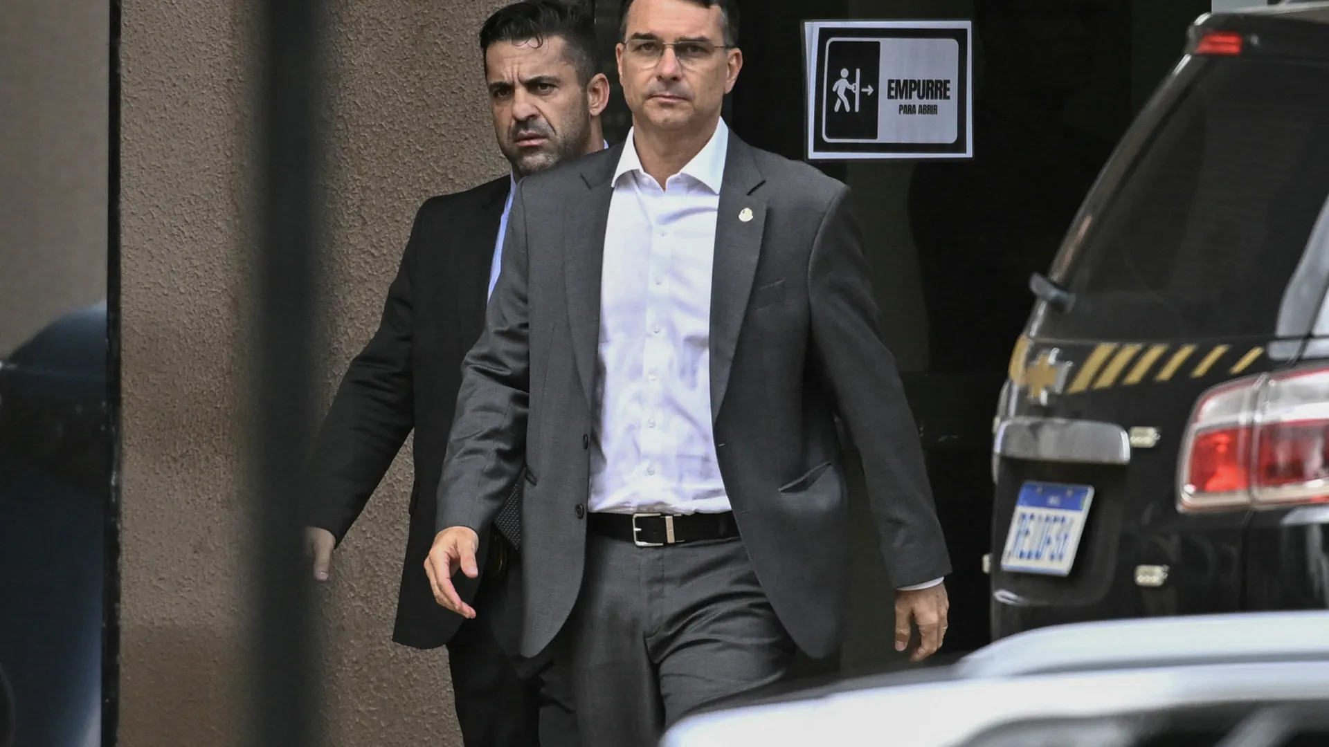 Flávio Bolsonaro viaja a Israel em busca de apoio internacional