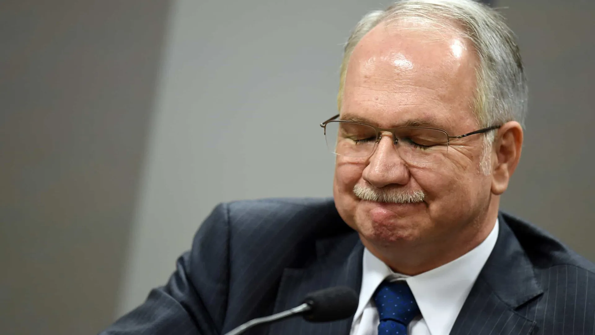 Fachin retorna a Brasília para mitigar crise no STF