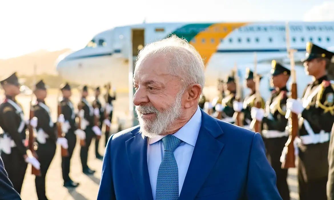 Lula se prepara para cirurgia de catarata no olho esquerdo