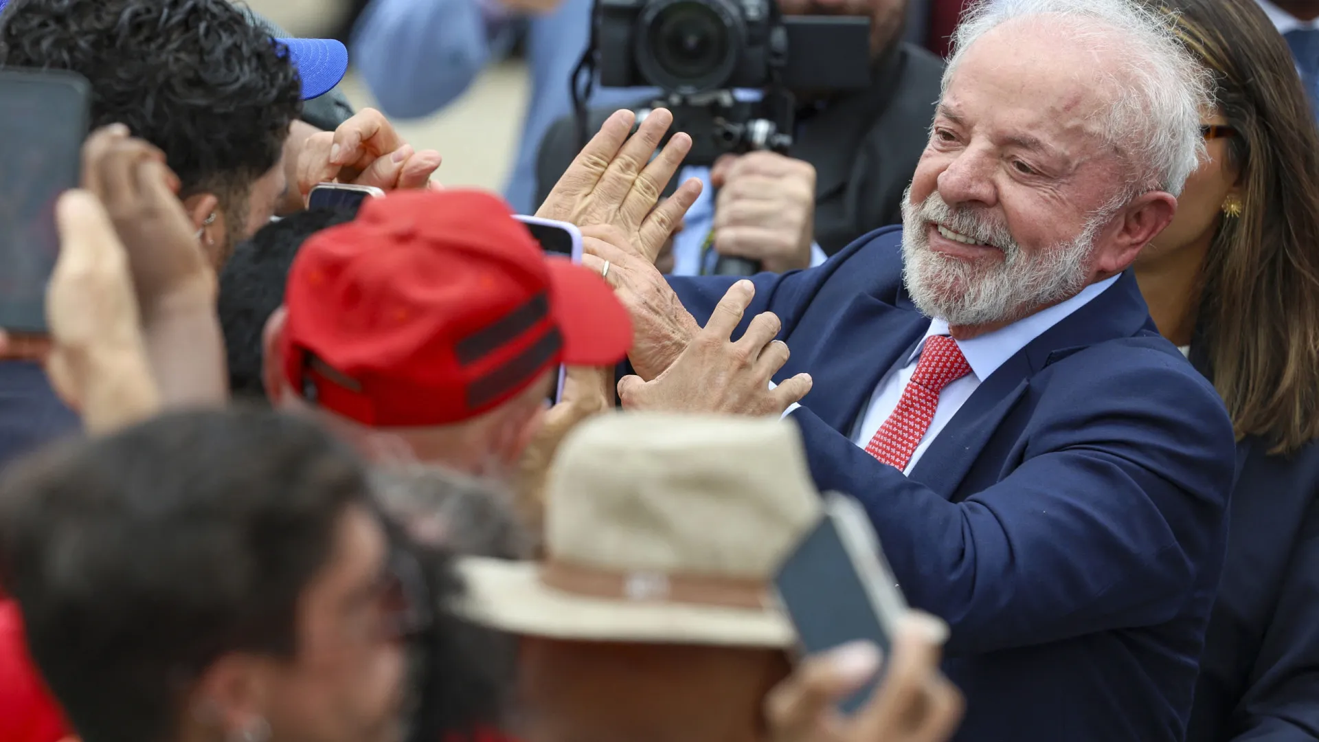 Lula se recupera de cirurgia de catarata no olho esquerdo