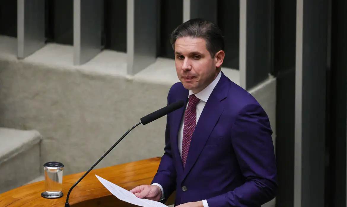 Hugo Motta destaca avanços na jornada de trabalho e regulação de aplicativos