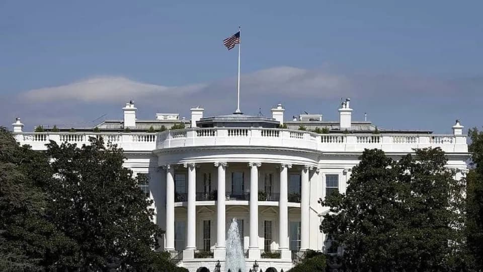 Câmara dos EUA Progride em Projeto para Encerrar Paralisação Governamental